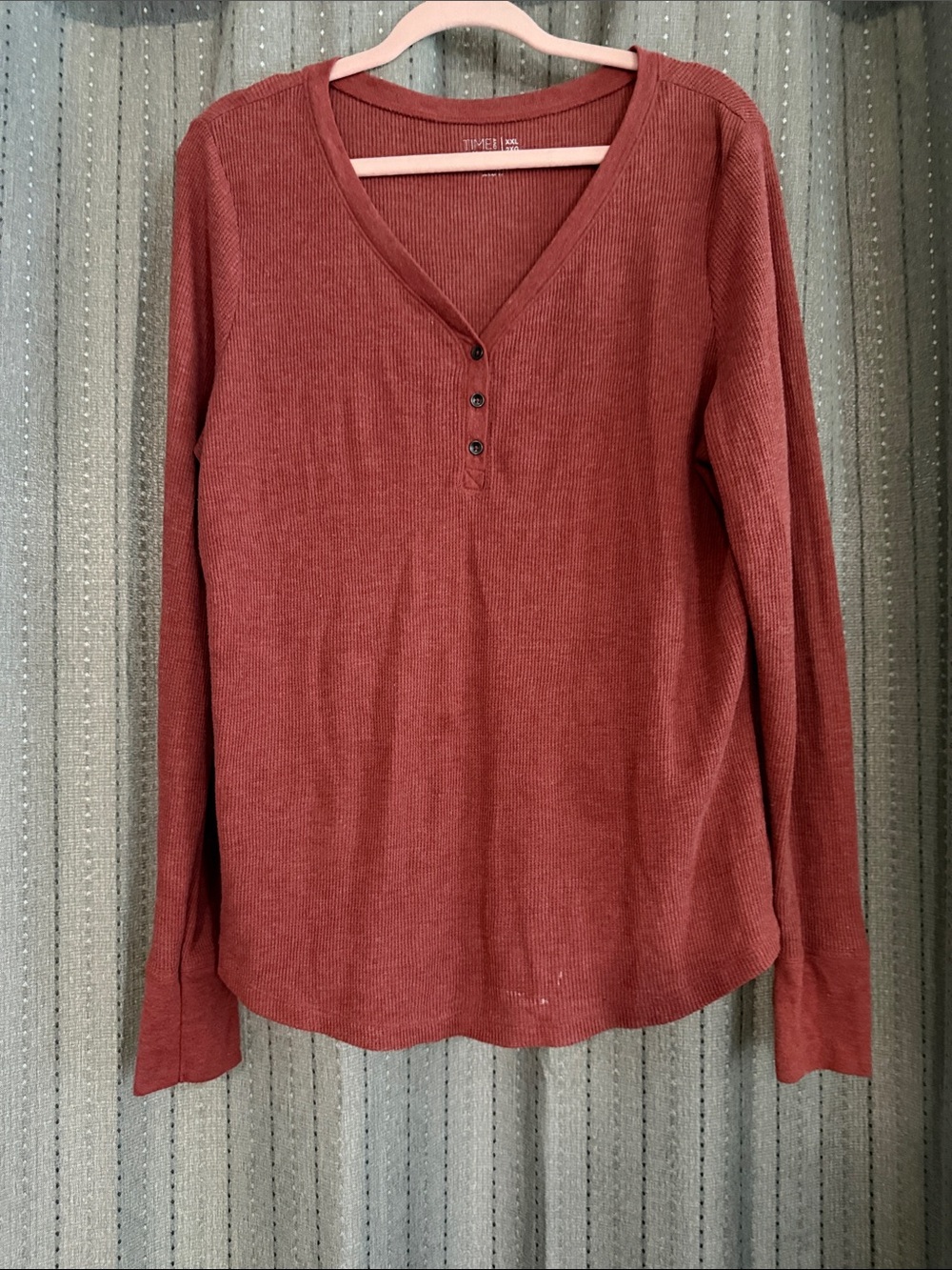 Time and Tru Rust Ribbed V-Neck Henley Long Sleeve Top